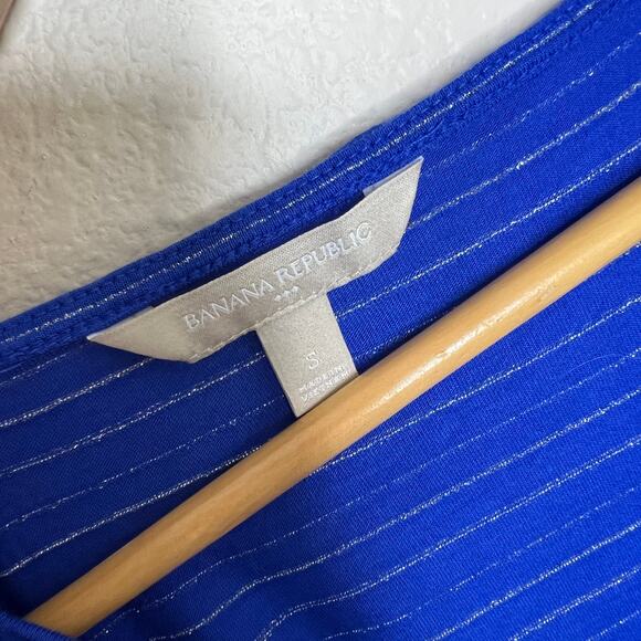 Banana Republic Blue and Siliver Stripe Short Sleeve Blouse Small - Picture 2 of 9